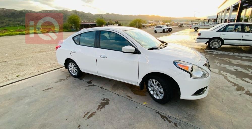 نيسان فيرسا